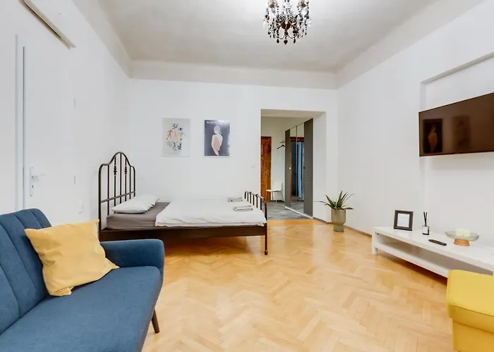 New Moderated Školská Apartment