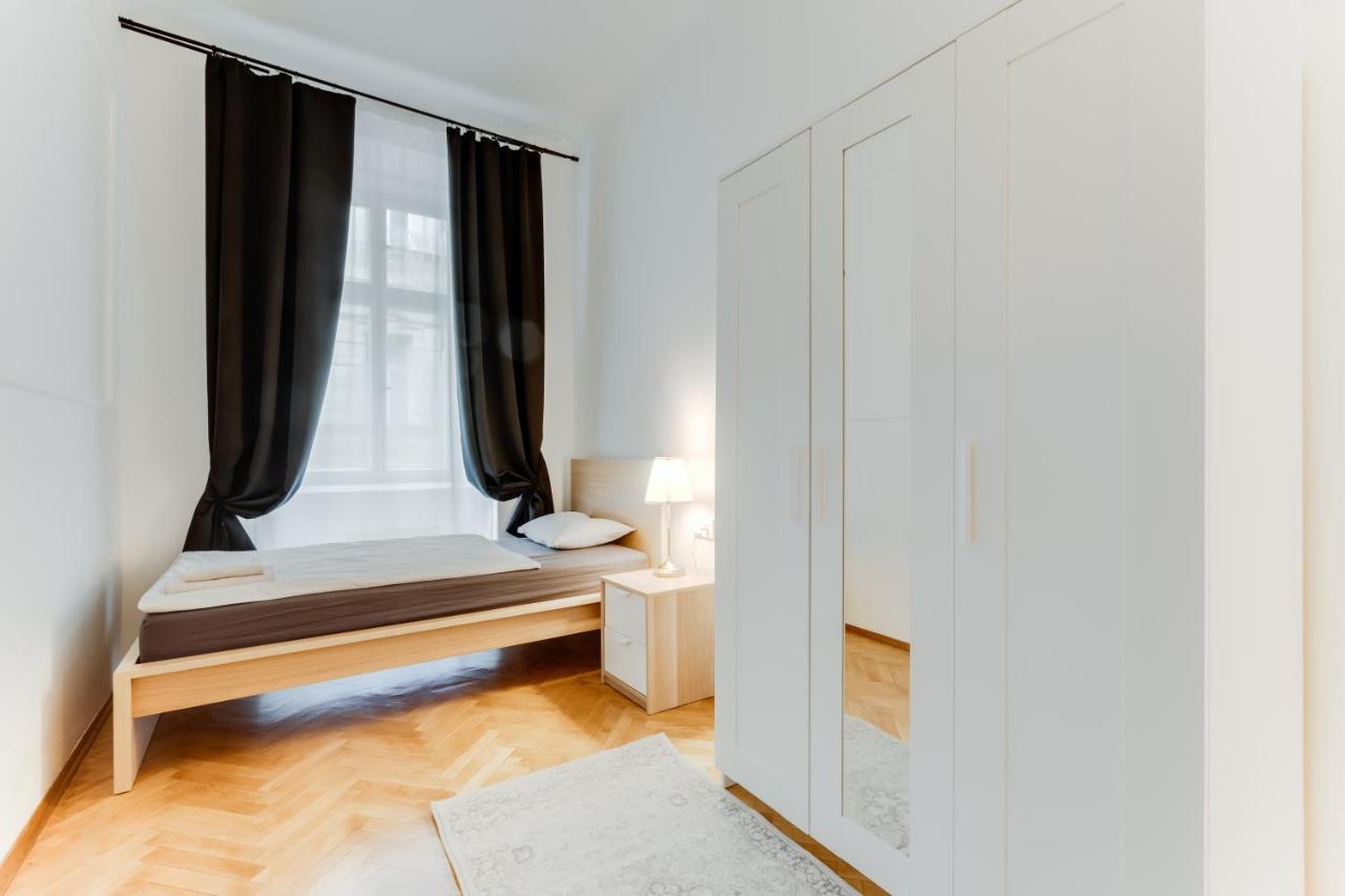 Lovely Heart Of Apartment